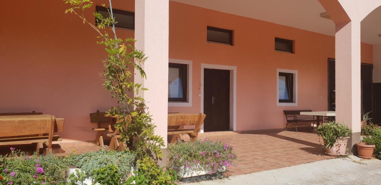 Klet Jana Bed & Breakfast Jastrebarsko Esterno foto