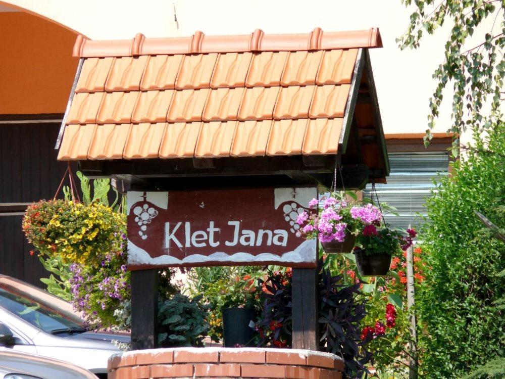 Klet Jana Bed & Breakfast Jastrebarsko Esterno foto