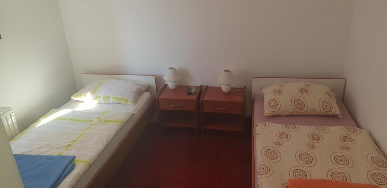 Klet Jana Bed & Breakfast Jastrebarsko Esterno foto