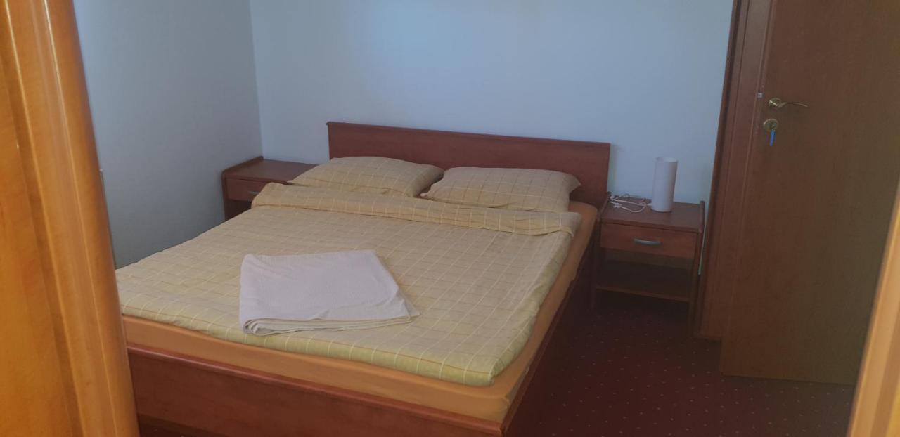 Klet Jana Bed & Breakfast Jastrebarsko Esterno foto