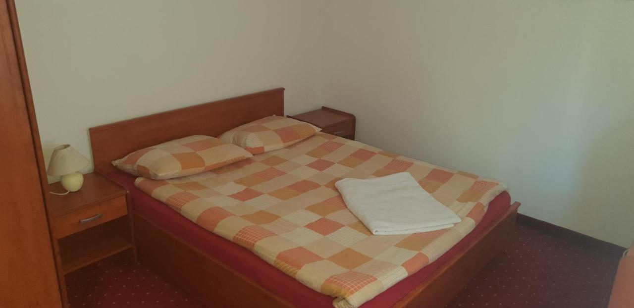 Klet Jana Bed & Breakfast Jastrebarsko Esterno foto